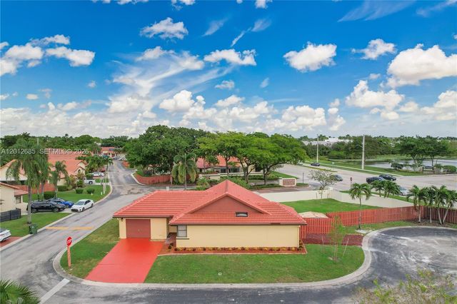 11301 SW 4th ST, Pembroke Pines, FL 33025