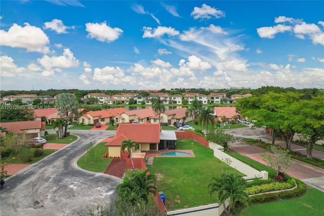 11301 SW 4th ST, Pembroke Pines, FL 33025