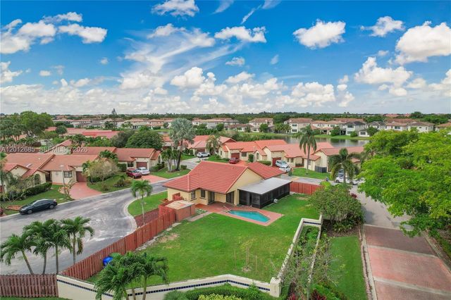 11301 SW 4th ST, Pembroke Pines, FL 33025