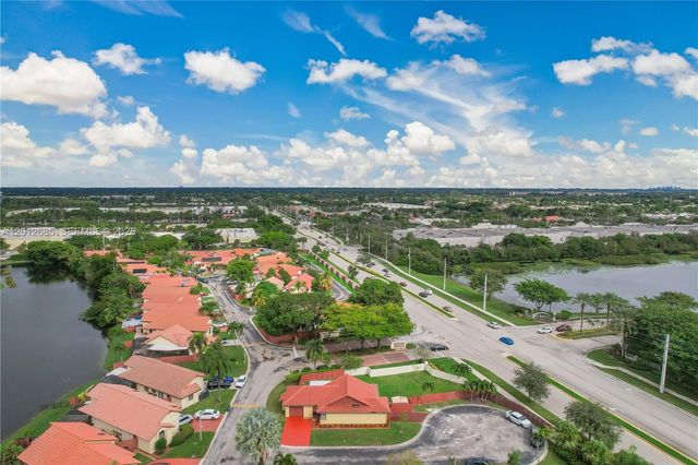 11301 SW 4th ST, Pembroke Pines, FL 33025