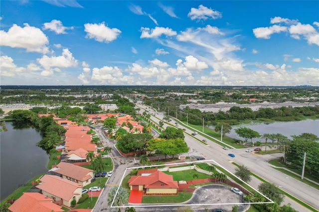 11301 SW 4th ST, Pembroke Pines, FL 33025