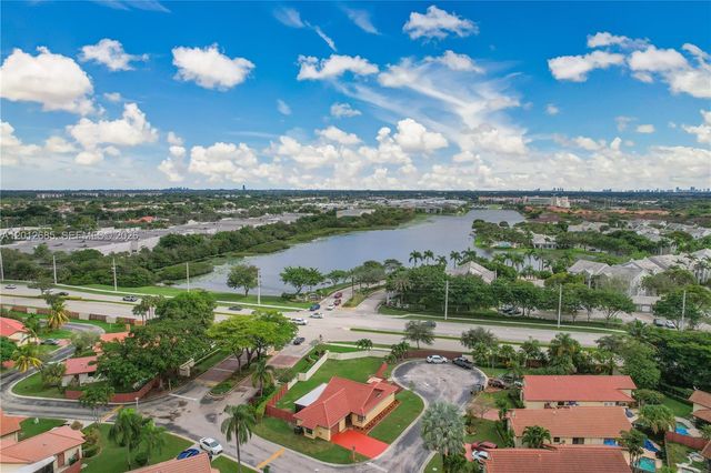 11301 SW 4th ST, Pembroke Pines, FL 33025