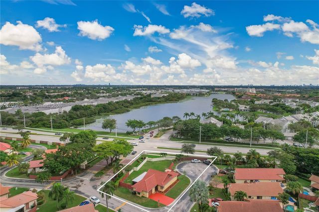 11301 SW 4th ST, Pembroke Pines, FL 33025