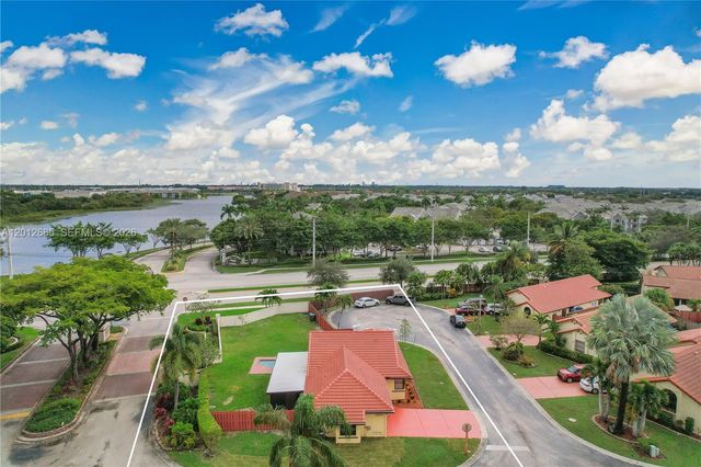 11301 SW 4th ST, Pembroke Pines, FL 33025