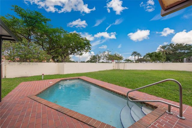 11301 SW 4th ST, Pembroke Pines, FL 33025