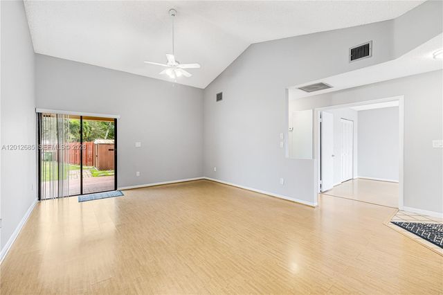 11301 SW 4th ST, Pembroke Pines, FL 33025