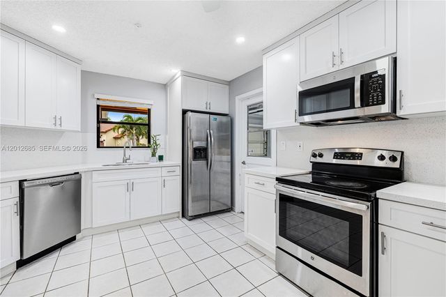11301 SW 4th ST, Pembroke Pines, FL 33025