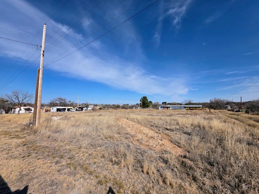 Image 2 of property listing at 415 W Oak Ave # 6 5 6, Mertzon, TX 76941