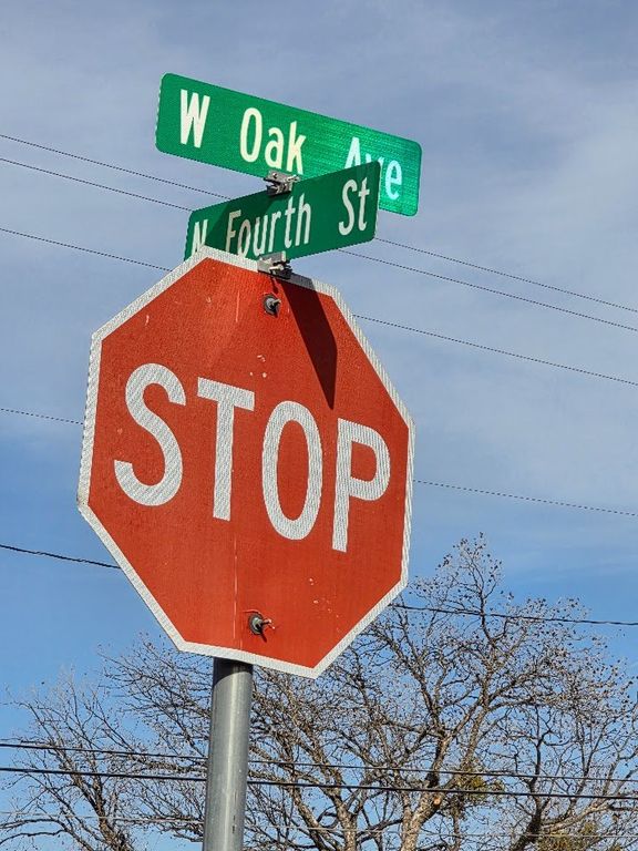 Image 4 of property listing at 415 W Oak Ave # 6 5 6, Mertzon, TX 76941