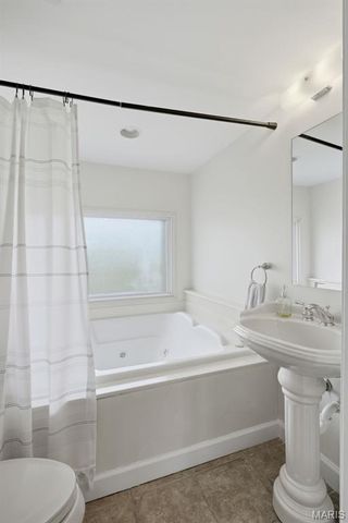 5733 Waterman Boulevard, St Louis, MO 63112