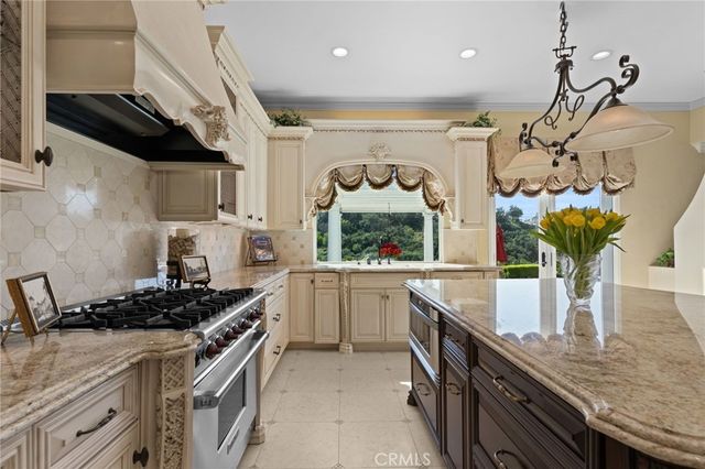847 S Canyon Mist Lane, Anaheim Hills, CA 92808