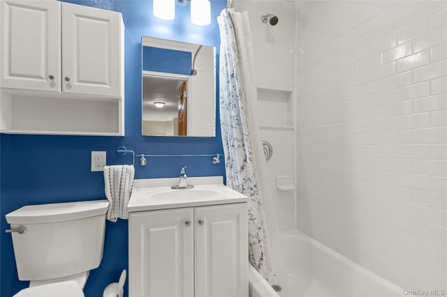 185 South Midddle Neck Road 1P, Great Neck, NY 11021