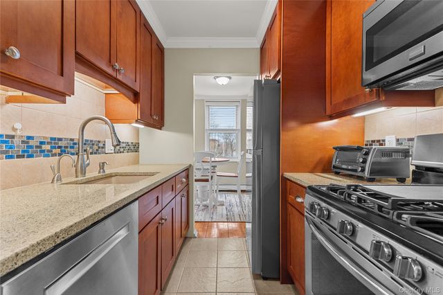 185 South Midddle Neck Road 1P, Great Neck, NY 11021