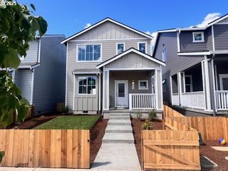 1225 PARKSIDE Ave, Woodburn, OR 97071