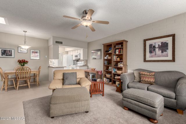 1306 W Camino Lucientes, Green Valley, AZ 85622