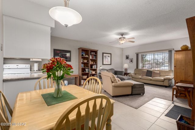 1306 W Camino Lucientes, Green Valley, AZ 85622