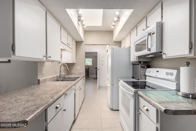 1306 W Camino Lucientes, Green Valley, AZ 85622