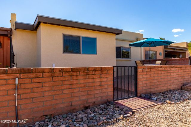 1306 W Camino Lucientes, Green Valley, AZ 85622