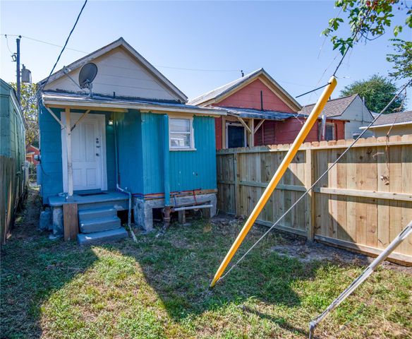 1512 J H Clouser Street, Galveston, TX 77550