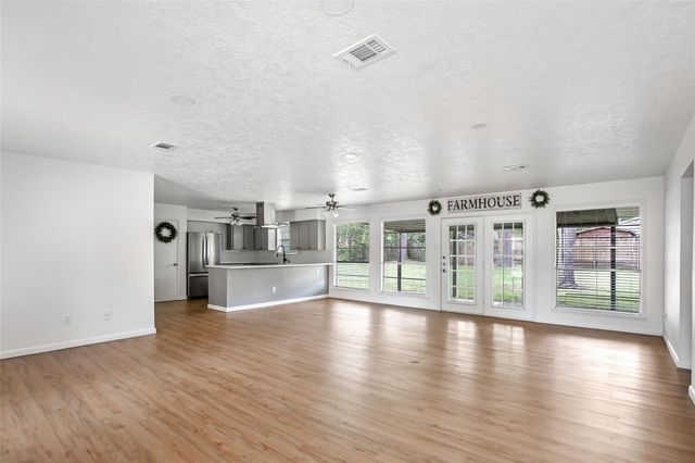 212 Normal Park Drive, Huntsville, TX 77320