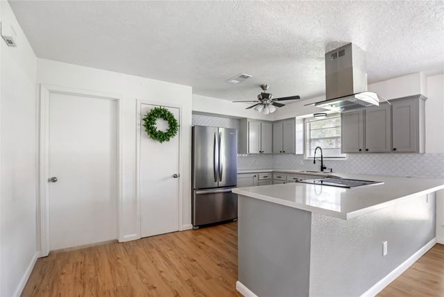 212 Normal Park Drive, Huntsville, TX 77320