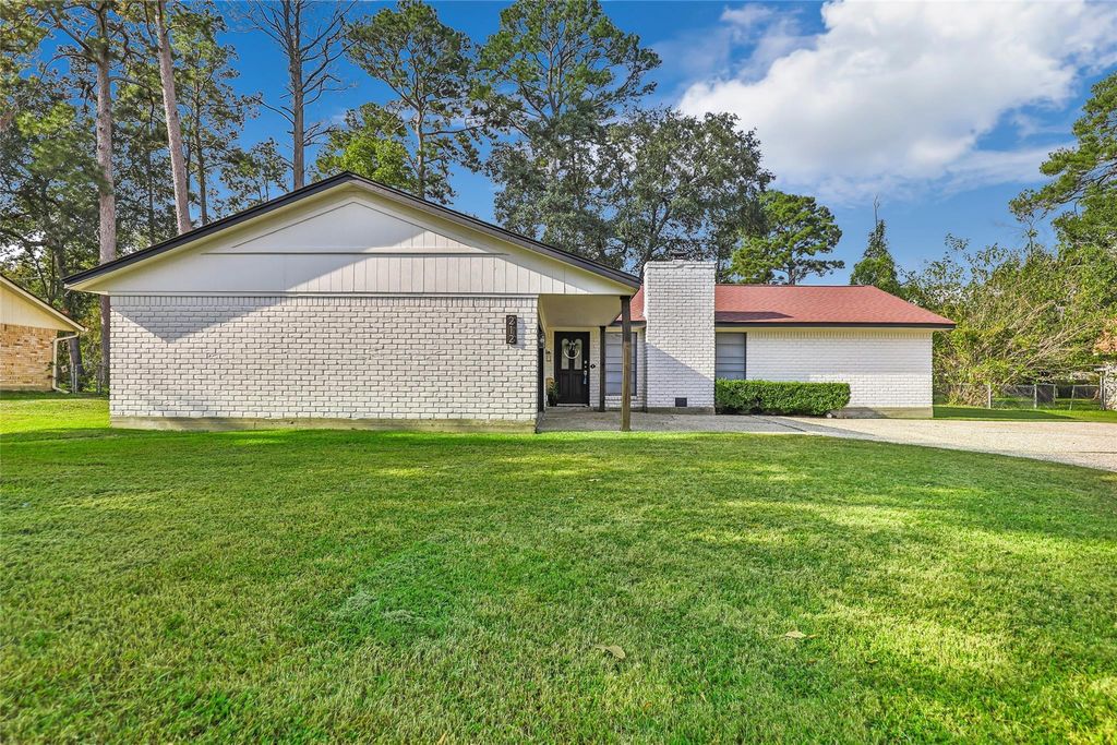 212 Normal Park Drive, Huntsville, TX 77320