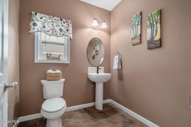 28 Guiliana Circle, North Greenbush, NY 12180