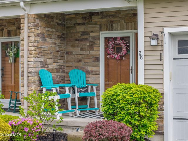 28 Guiliana Circle, North Greenbush, NY 12180
