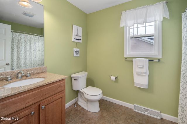 28 Guiliana Circle, North Greenbush, NY 12180