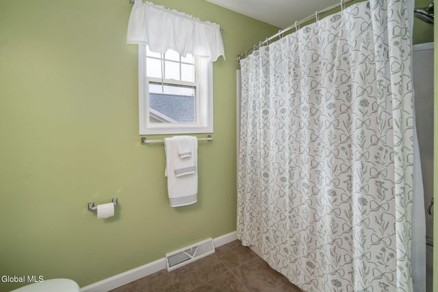 28 Guiliana Circle, North Greenbush, NY 12180