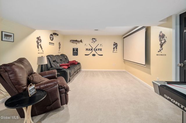 28 Guiliana Circle, North Greenbush, NY 12180