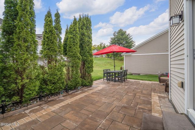 28 Guiliana Circle, North Greenbush, NY 12180