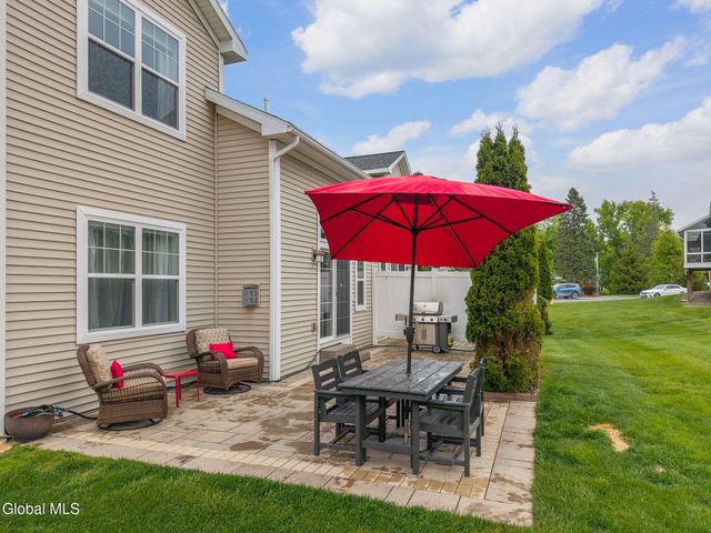 28 Guiliana Circle, North Greenbush, NY 12180