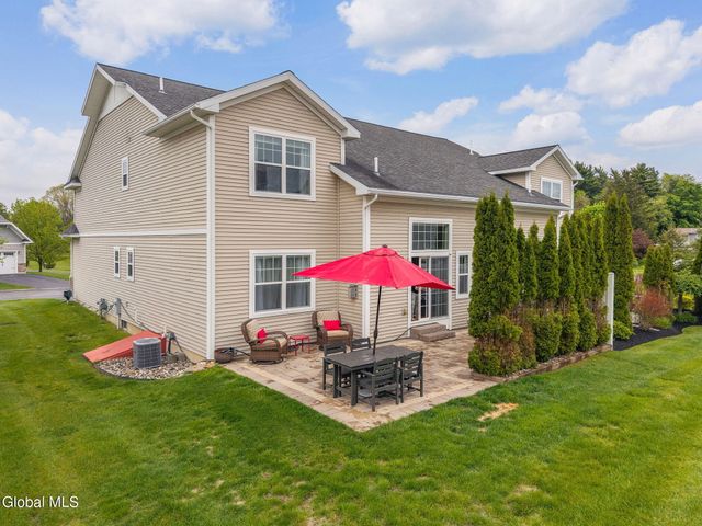 28 Guiliana Circle, North Greenbush, NY 12180