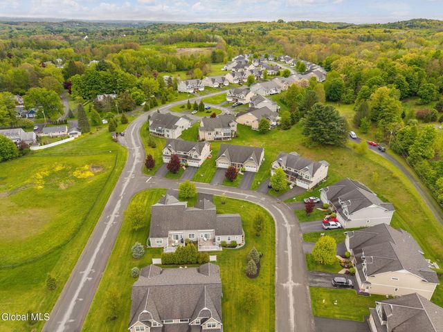28 Guiliana Circle, North Greenbush, NY 12180