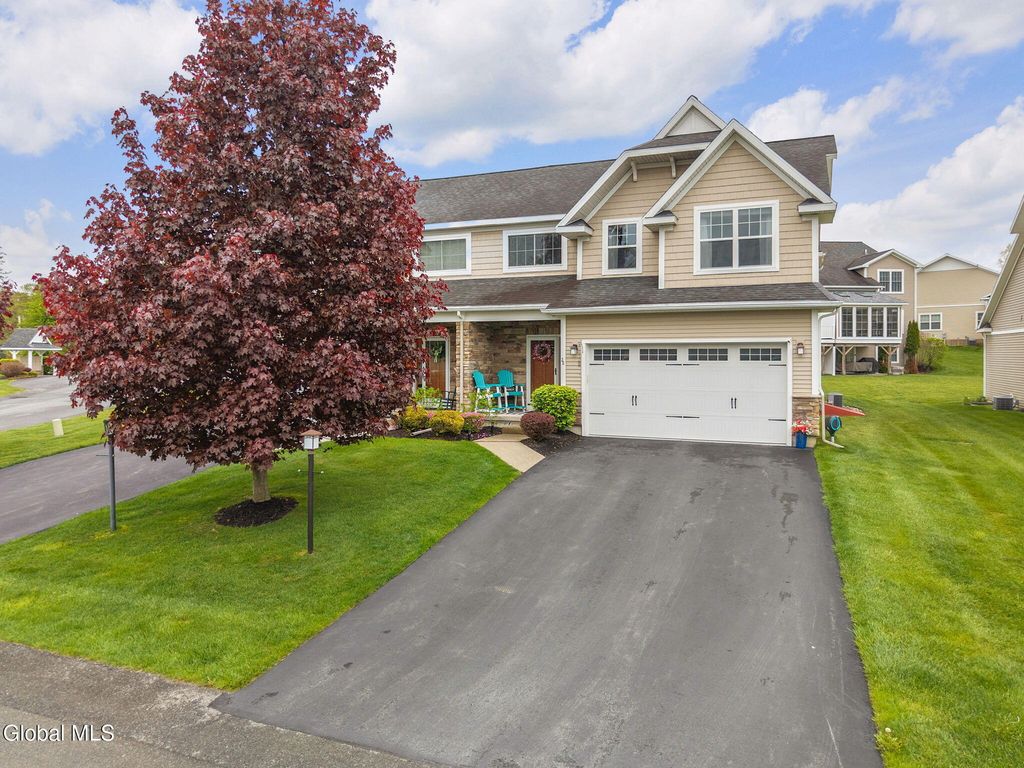28 Guiliana Circle, North Greenbush, NY 12180