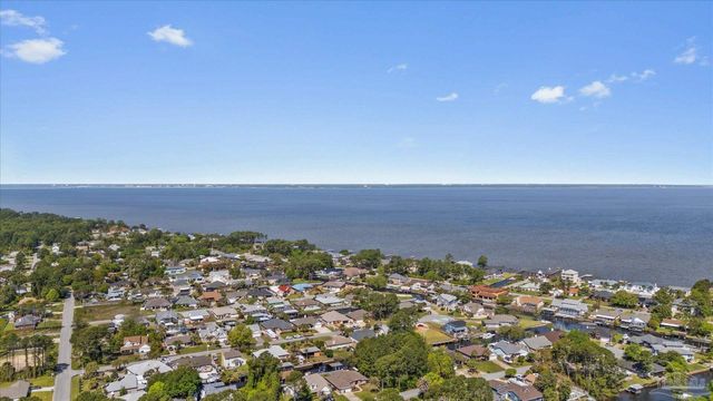 1629 Llani Ln, Gulf Breeze, FL 32563