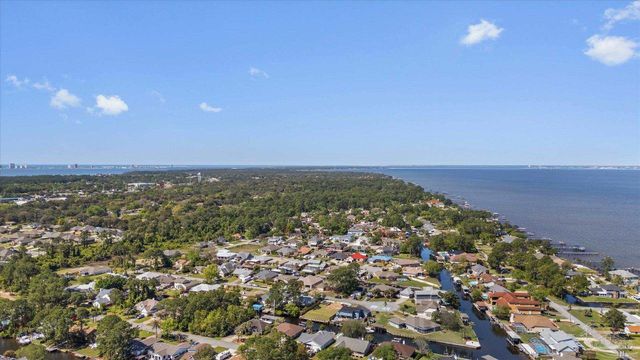 1629 Llani Ln, Gulf Breeze, FL 32563