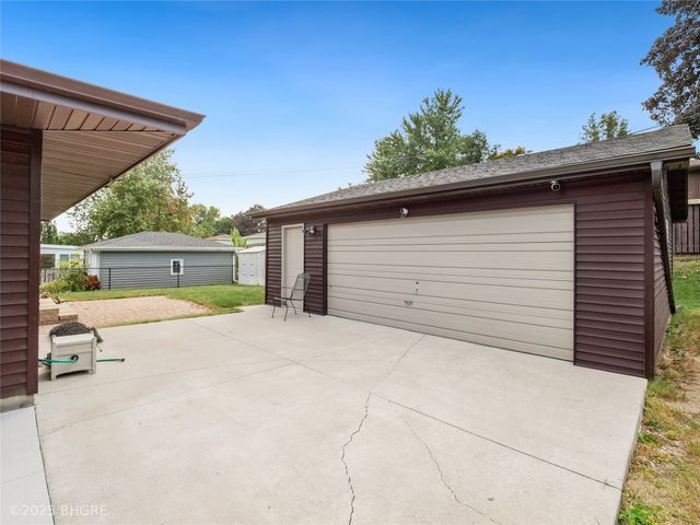 2719 E Tiffin Avenue, Des Moines, IA 50317