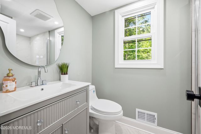 169 Pelican Road, Middletown, NJ 07748