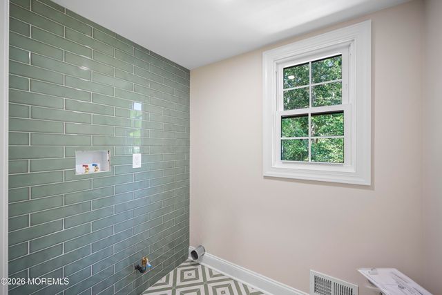 169 Pelican Road, Middletown, NJ 07748