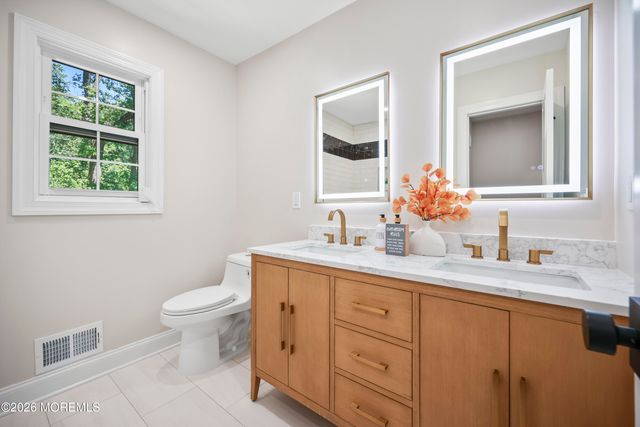 169 Pelican Road, Middletown, NJ 07748