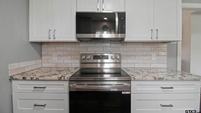 2395 E Royal Drive, Chandler, TX 75758