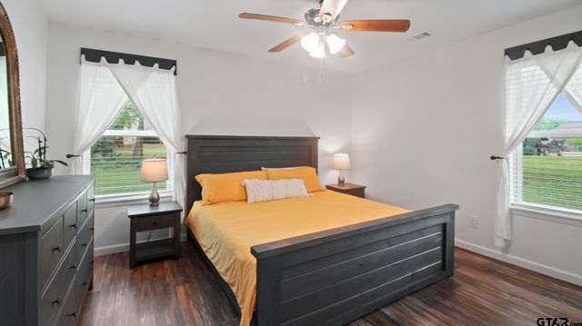 2395 E Royal Drive, Chandler, TX 75758