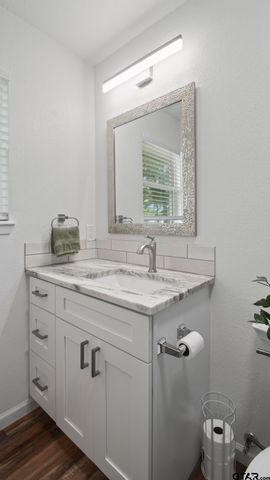 2395 E Royal Drive, Chandler, TX 75758