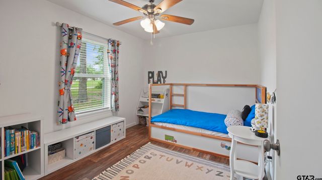 2395 E Royal Drive, Chandler, TX 75758