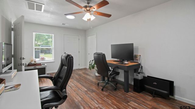 2395 E Royal Drive, Chandler, TX 75758