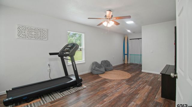 2395 E Royal Drive, Chandler, TX 75758