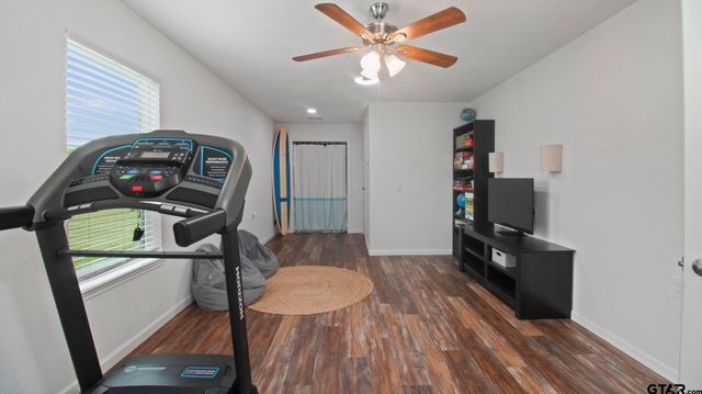 2395 E Royal Drive, Chandler, TX 75758