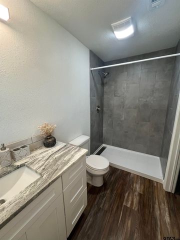2395 E Royal Drive, Chandler, TX 75758